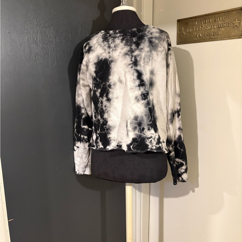 Velvet by Anthropologie Black and White Tie-Dye Terrycloth Raw Hem Sweatshirt 💜